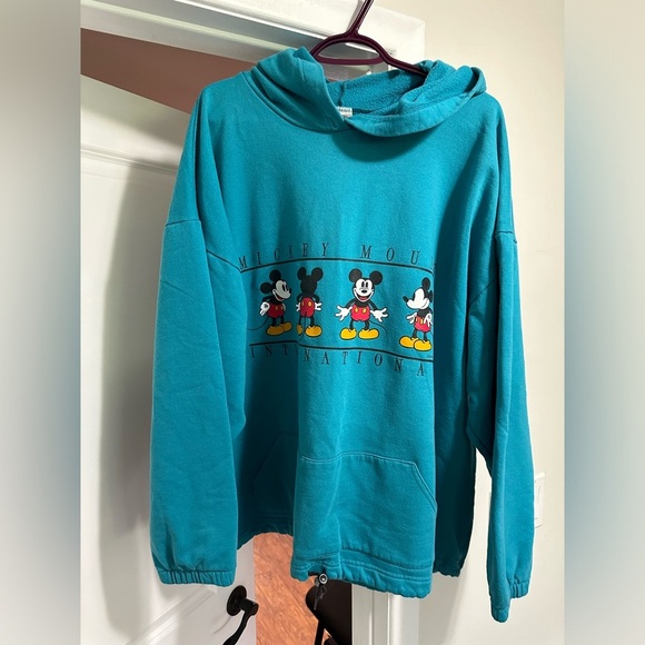 SOLD | VINTAGE DISNEY SWEATER - Picture 5 of 8